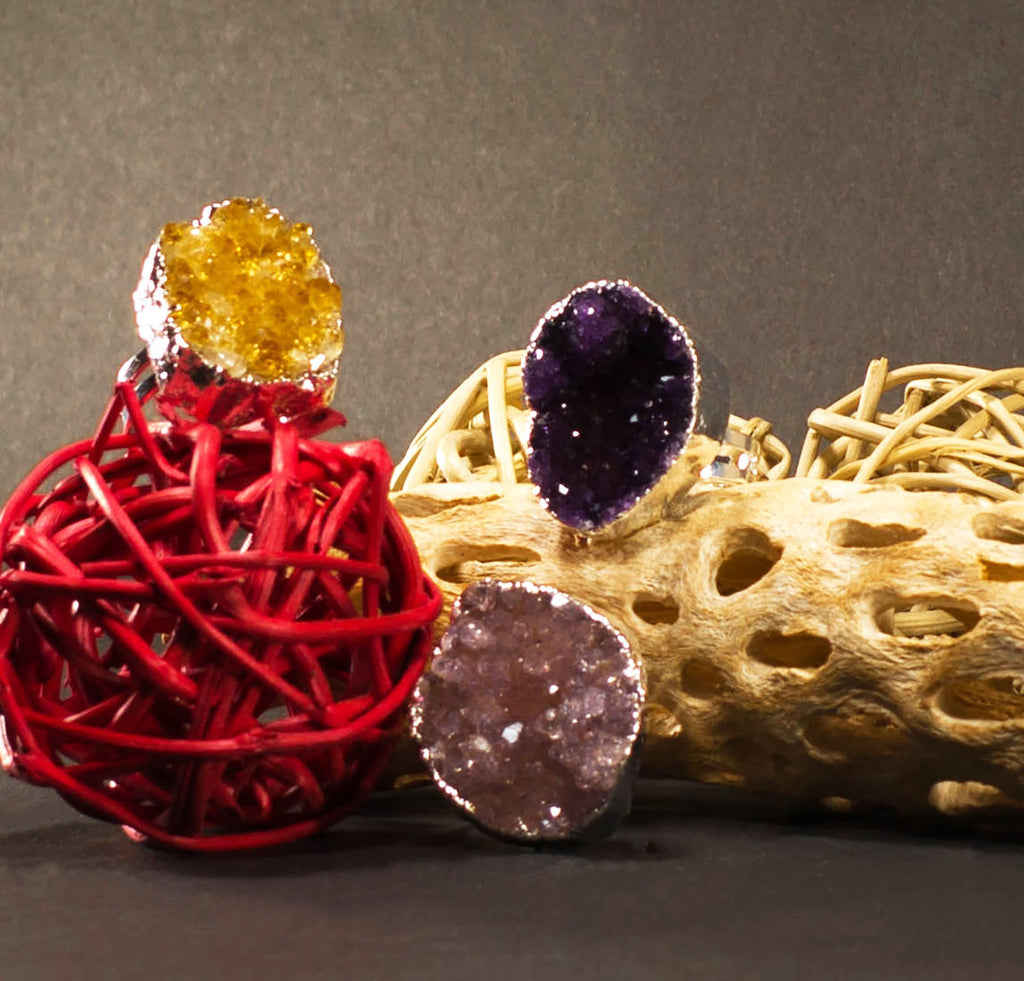 Anello con Pietra Naturale e Fascia in Argento