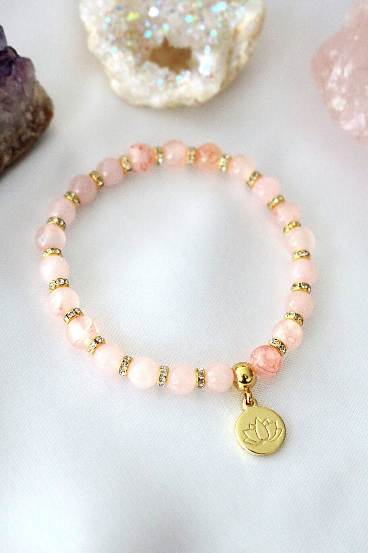 Bracciale in Quarzo Rosa e Ametista con Ciondolo Fiore di Loto in Oro 24K
