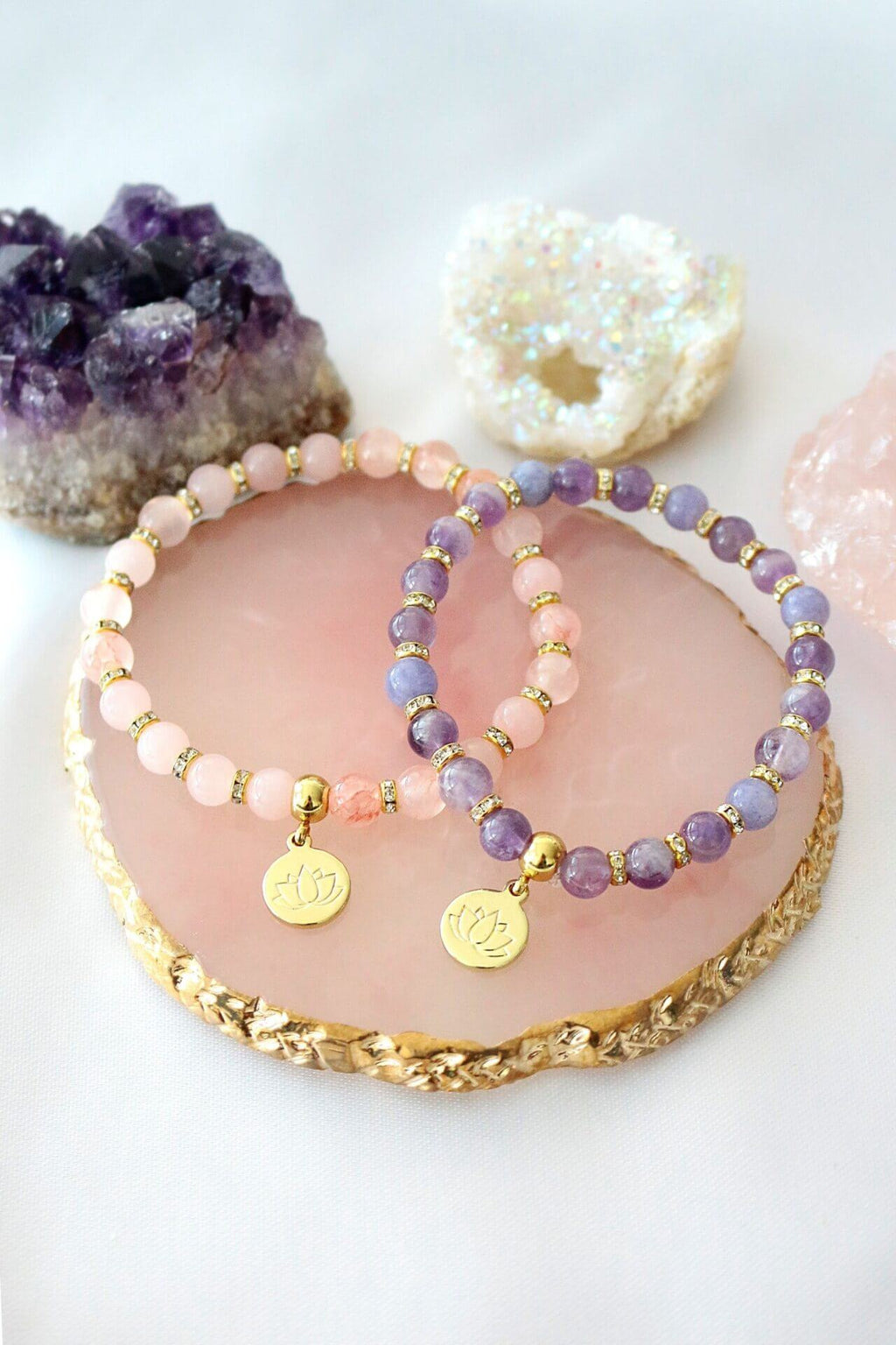 Bracciale in Quarzo Rosa e Ametista con Ciondolo Fiore di Loto in Oro 24K