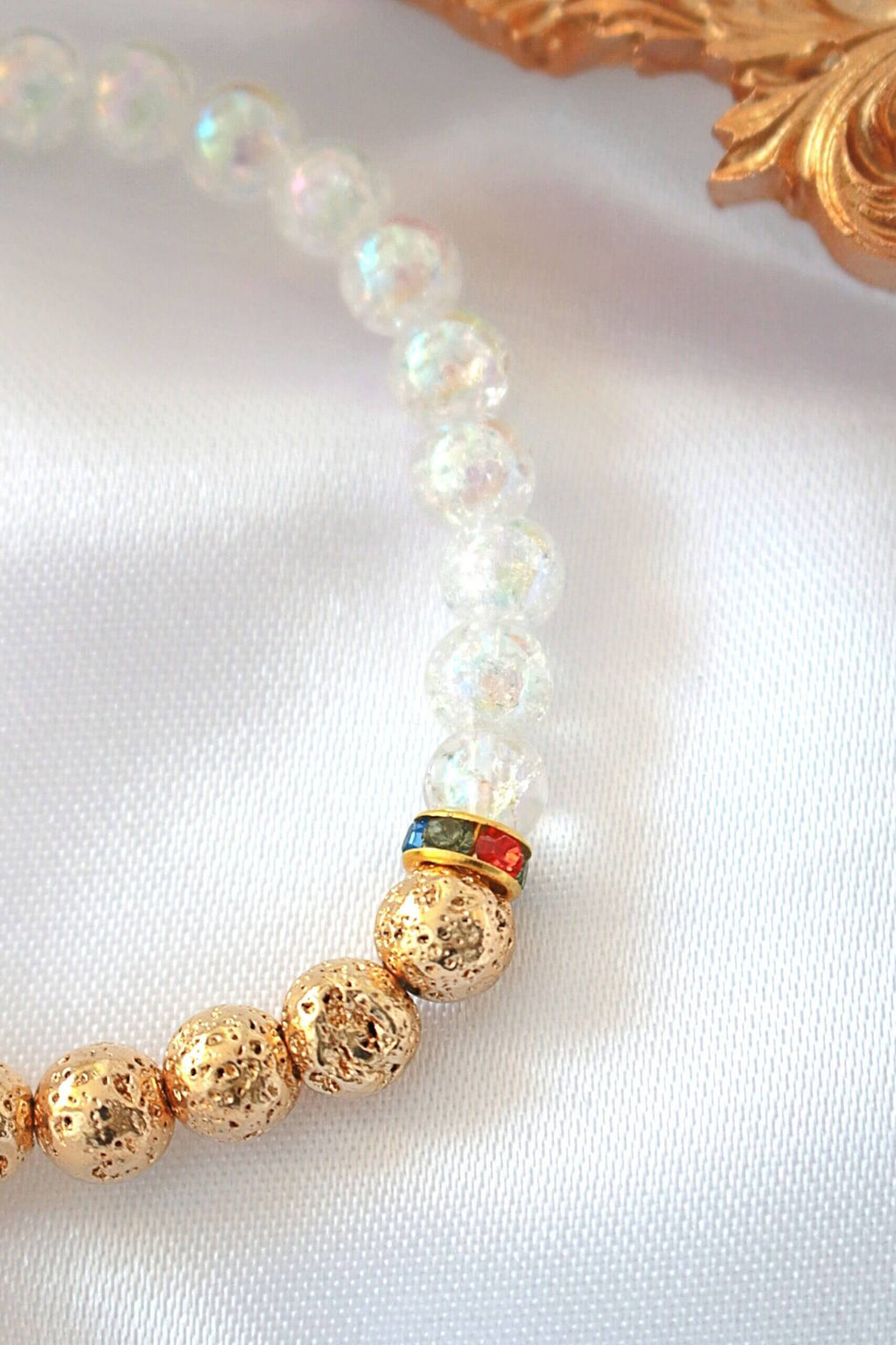 Bracciale Elastico Diffusore di Aromi in Pietra Lavica Dorata