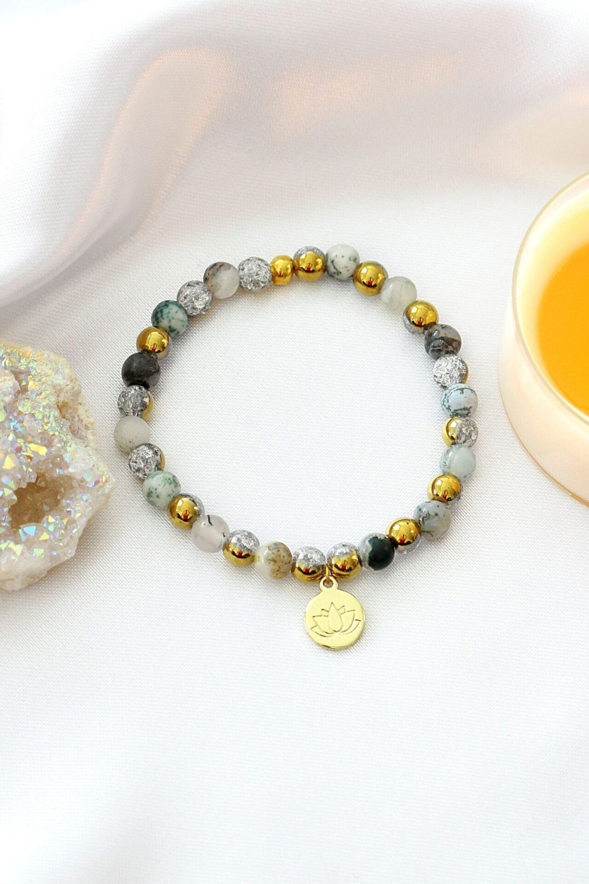 Bracciale Elastico in Agata Muschiata con Ciondolo Fiore di Loto 24K