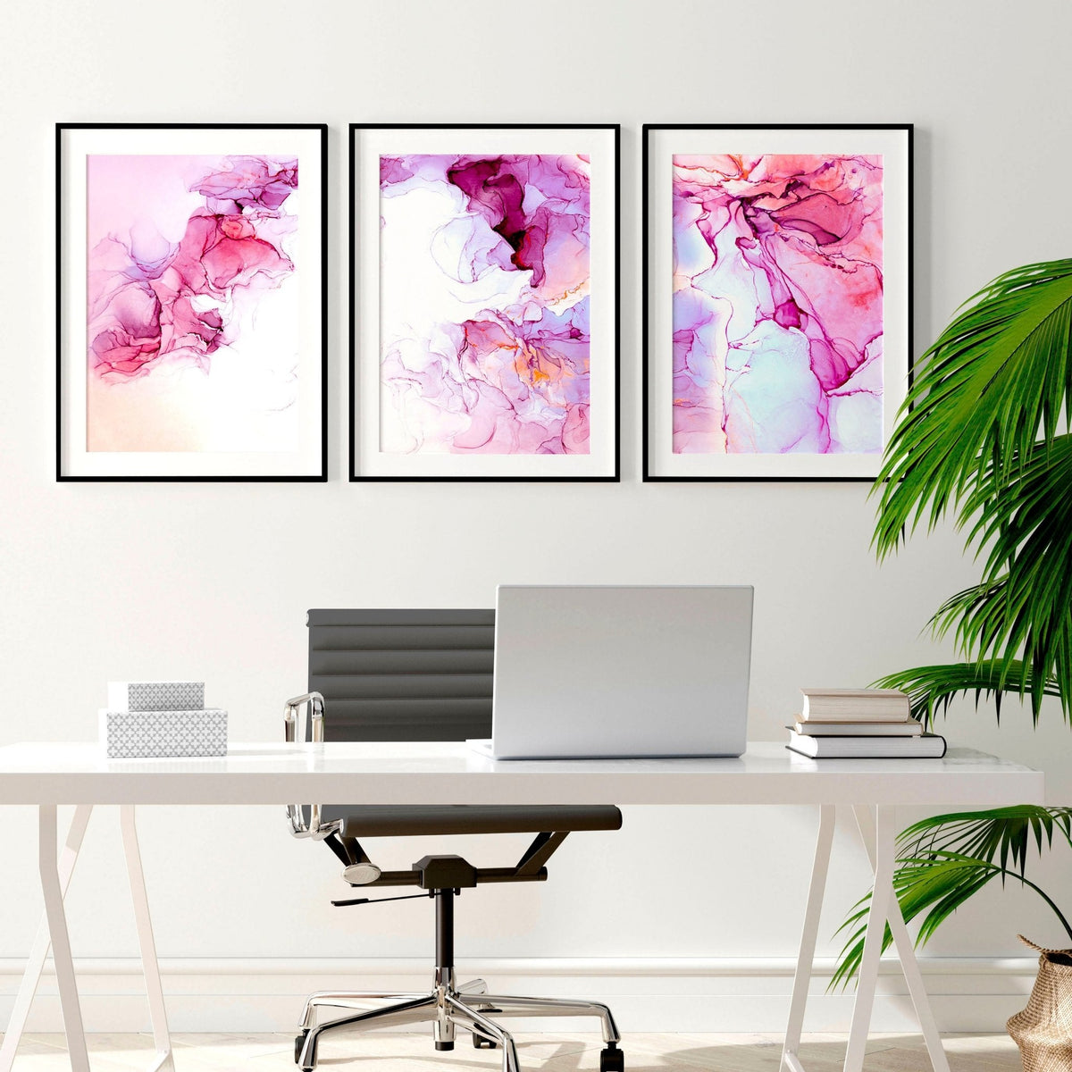 Set di 3 Stampe Astratte per Ufficio | Arte a Inchiostro Bianco e Magenta