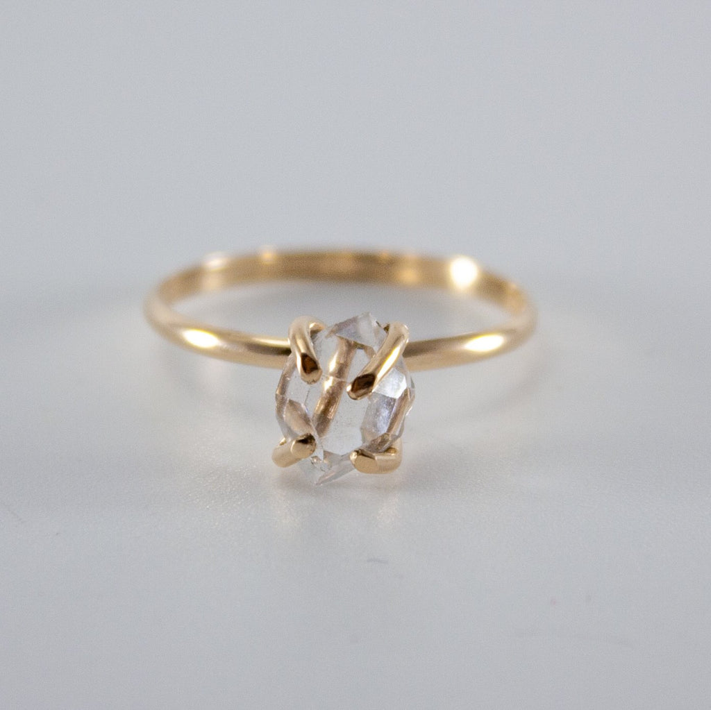 Anello con Diamante Herkimer Grezzo – Oro 14k Gold Filled, Montatura a 4 Punte