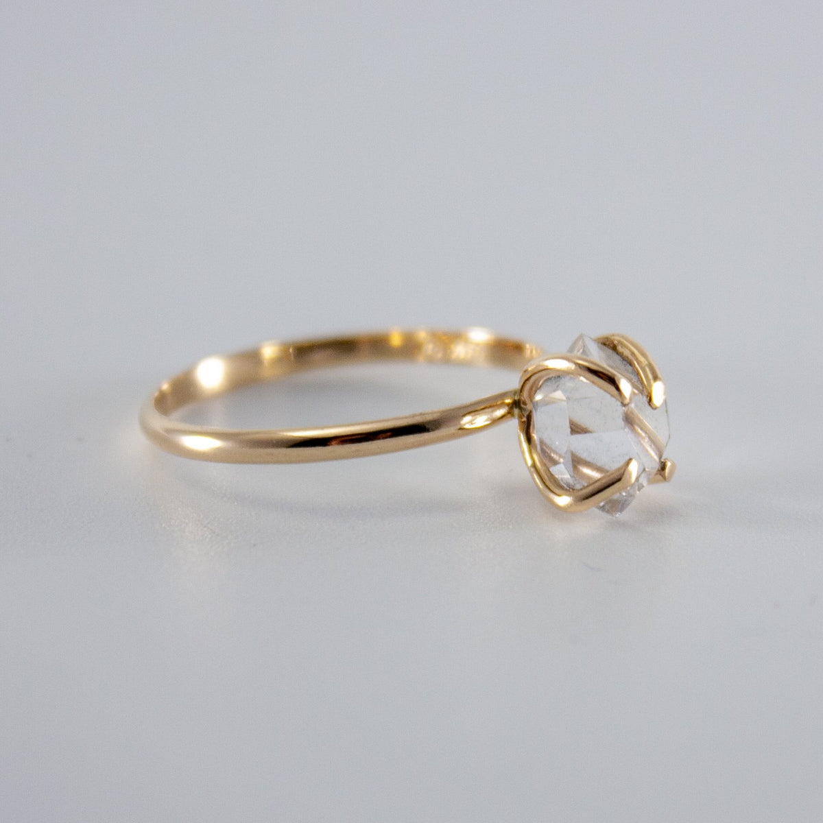 Anello con Diamante Herkimer Grezzo – Oro 14k Gold Filled, Montatura a 4 Punte